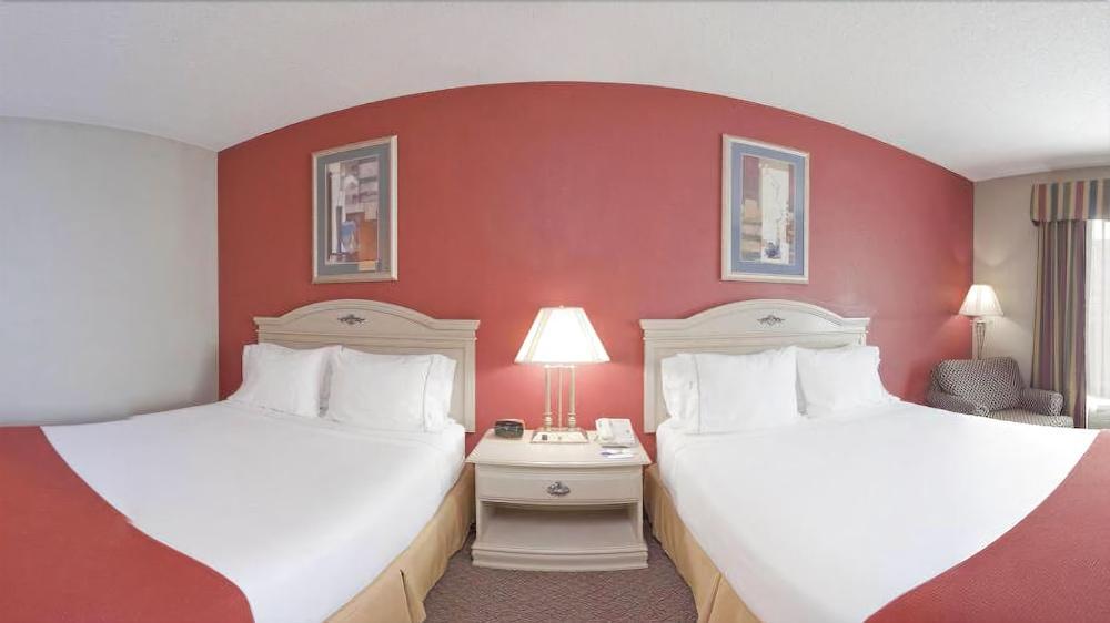 Holiday Inn Express Hotel & Suites London By Ihg Экстерьер фото