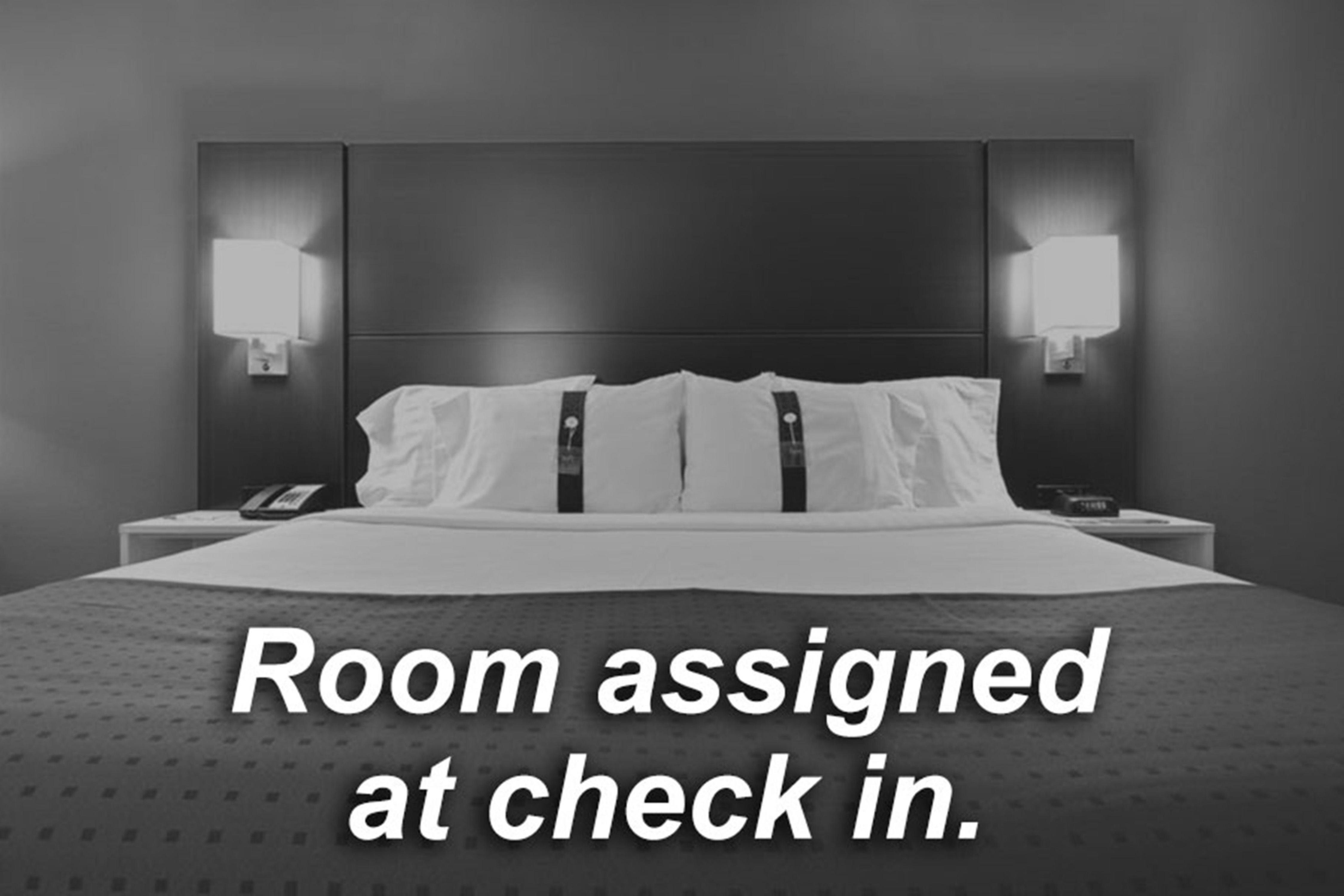 Holiday Inn Express Hotel & Suites London By Ihg Экстерьер фото