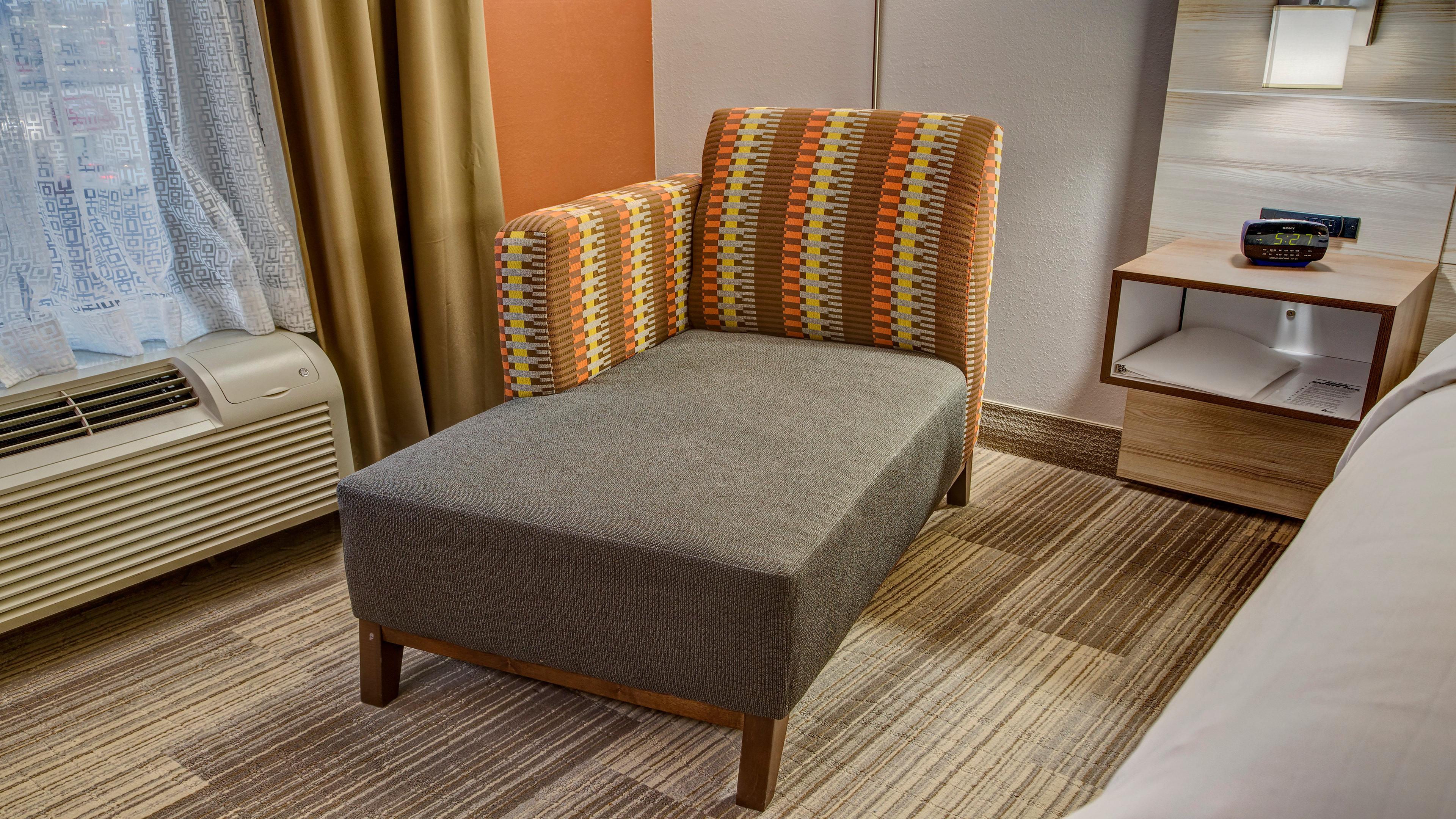 Holiday Inn Express Hotel & Suites London By Ihg Экстерьер фото
