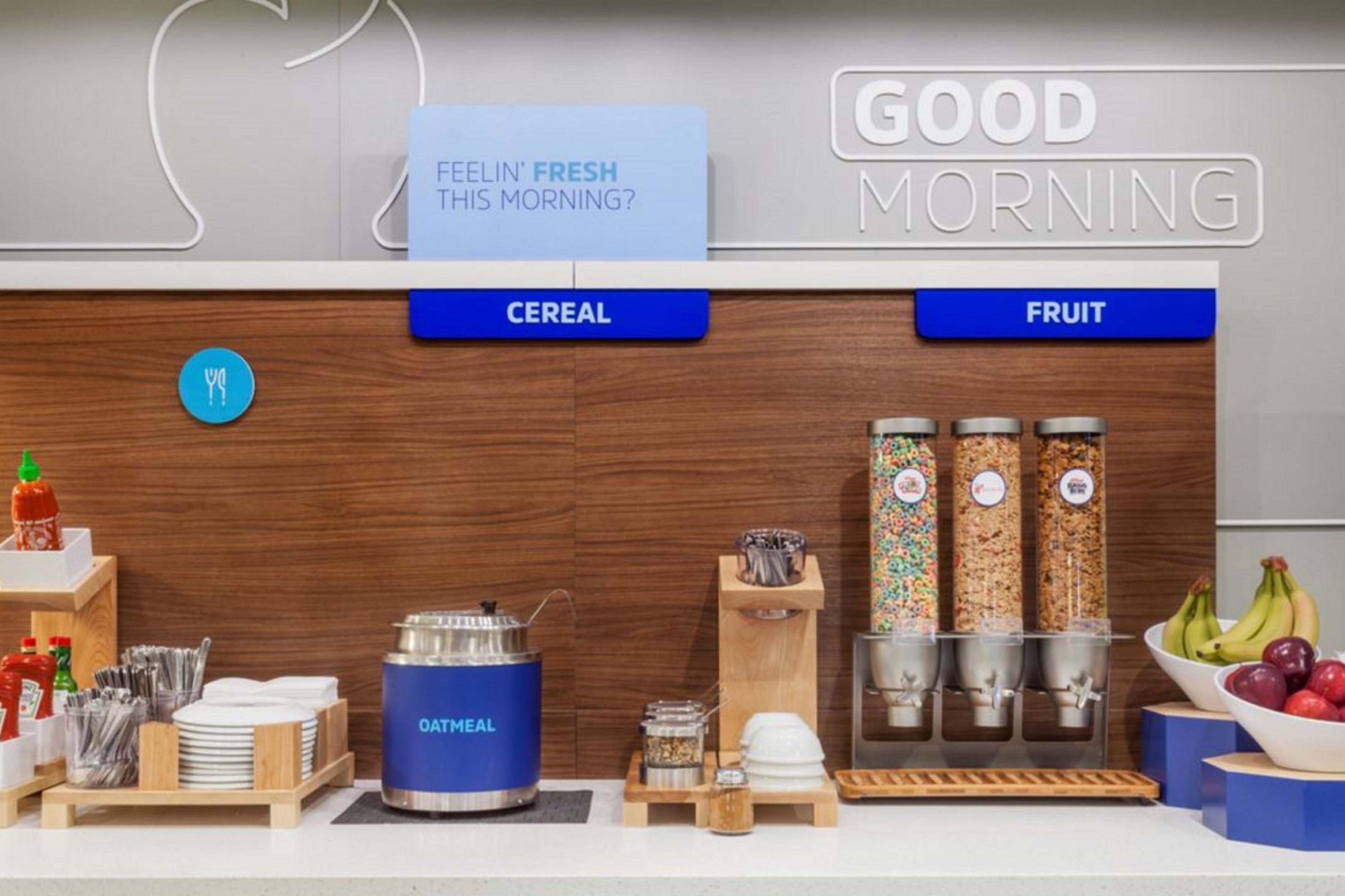Holiday Inn Express Hotel & Suites London By Ihg Экстерьер фото