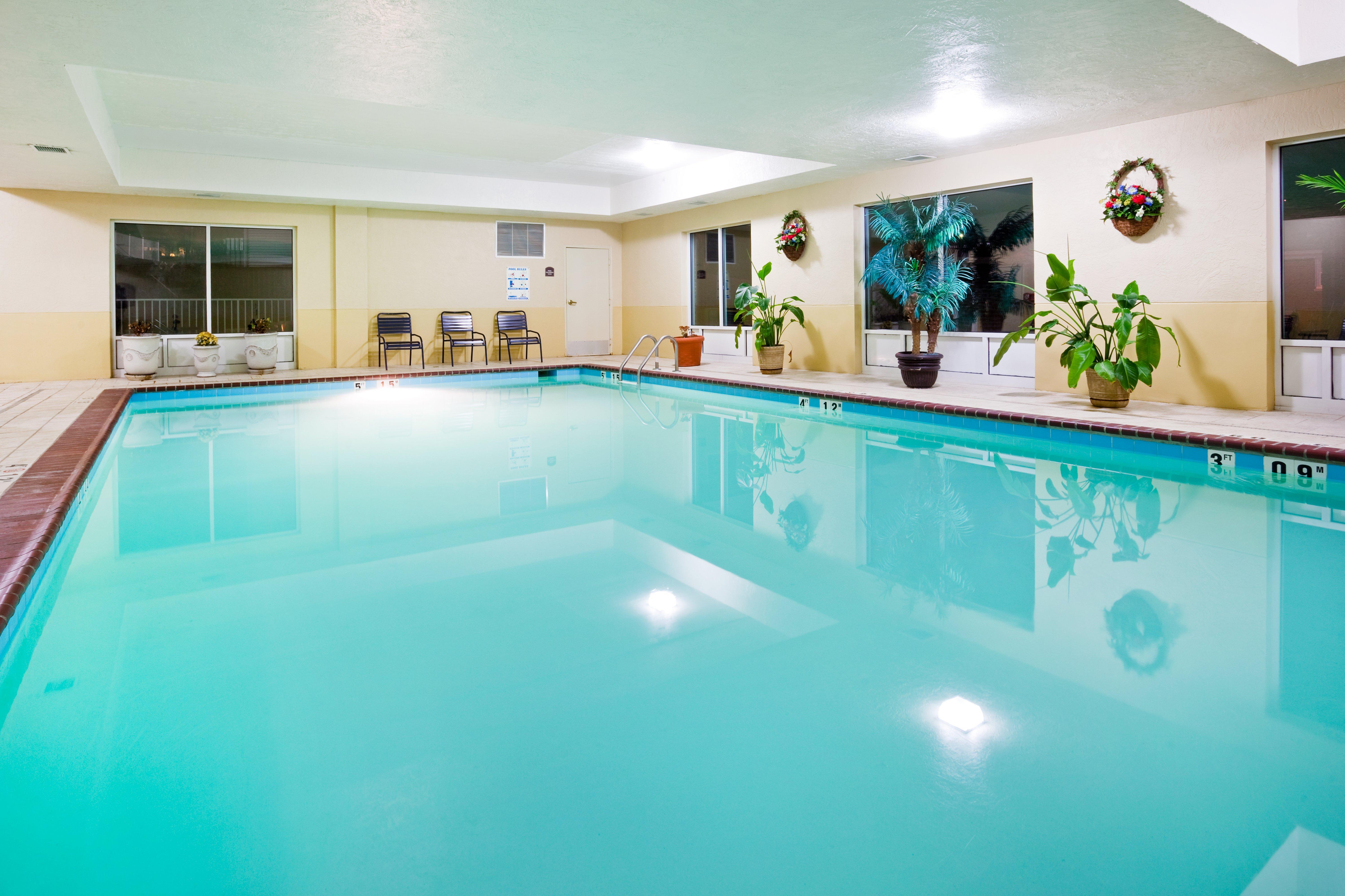 Holiday Inn Express Hotel & Suites London By Ihg Экстерьер фото