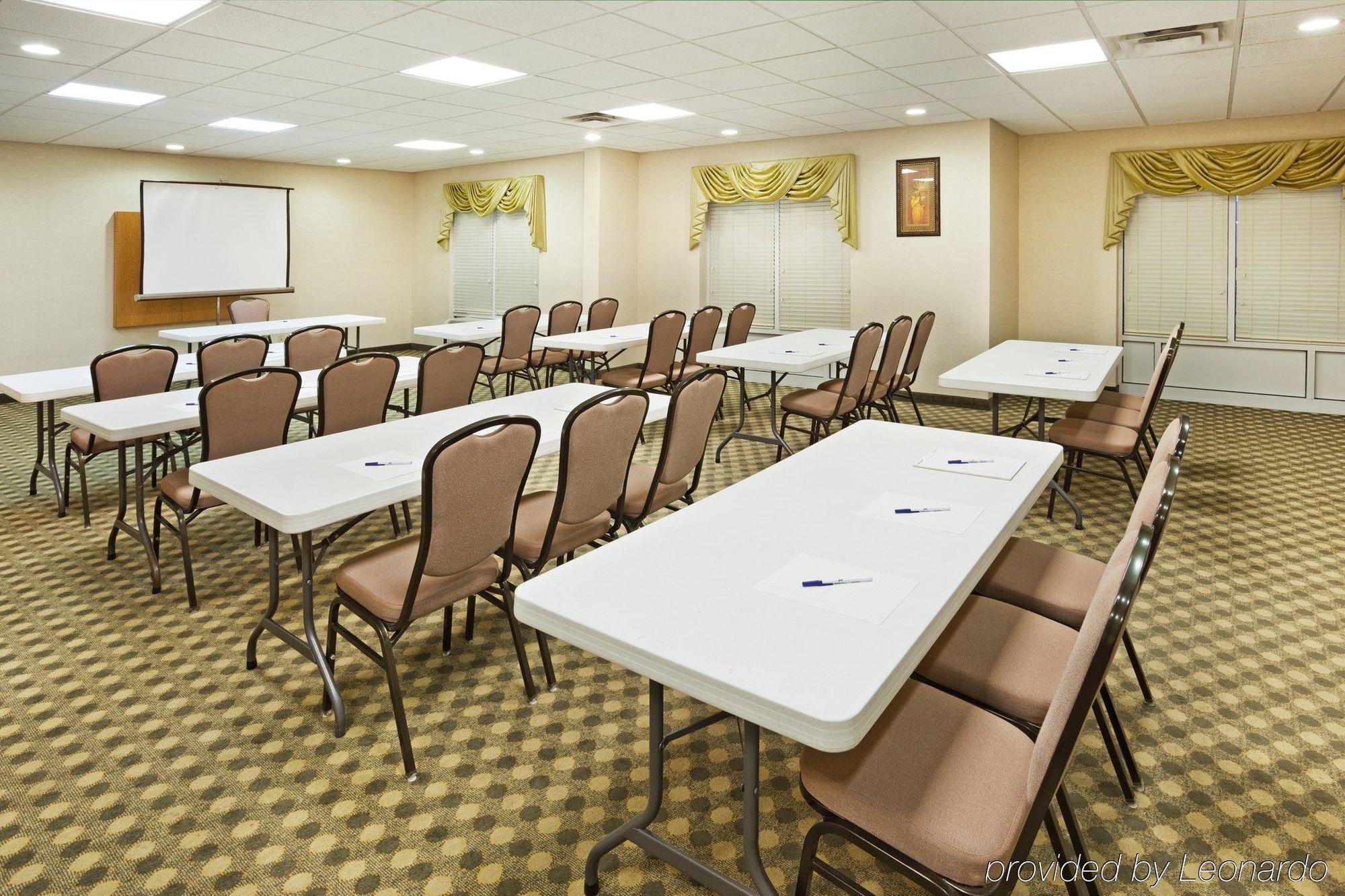 Holiday Inn Express Hotel & Suites London By Ihg Удобства фото