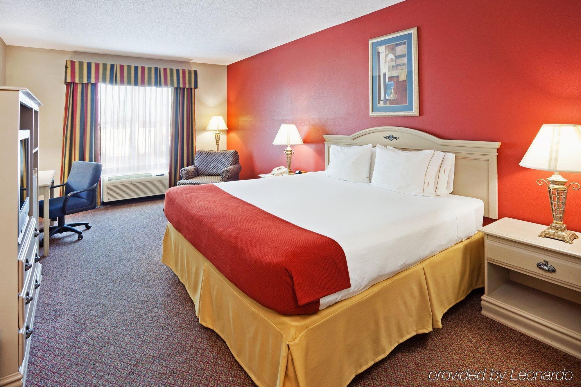 Holiday Inn Express Hotel & Suites London By Ihg Номер фото