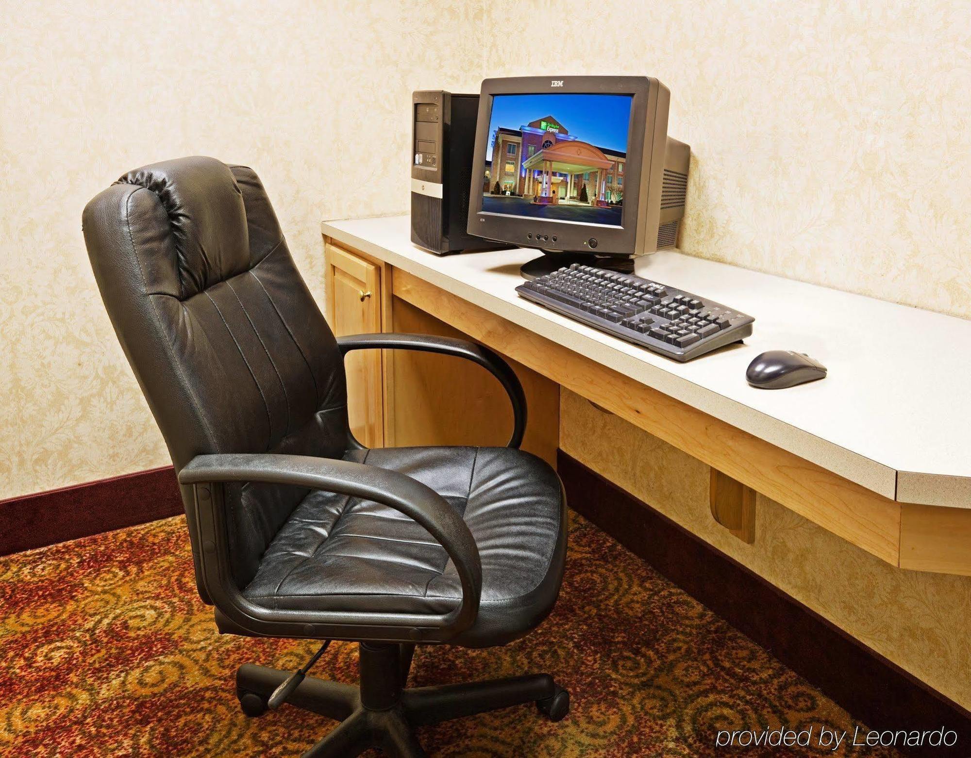 Holiday Inn Express Hotel & Suites London By Ihg Удобства фото